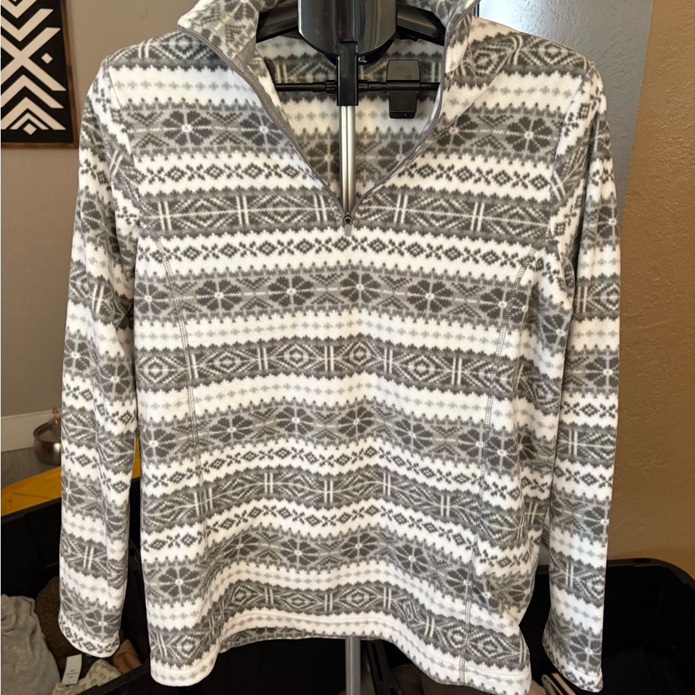 Cozy Gray And White Patterned Pullover - image 1